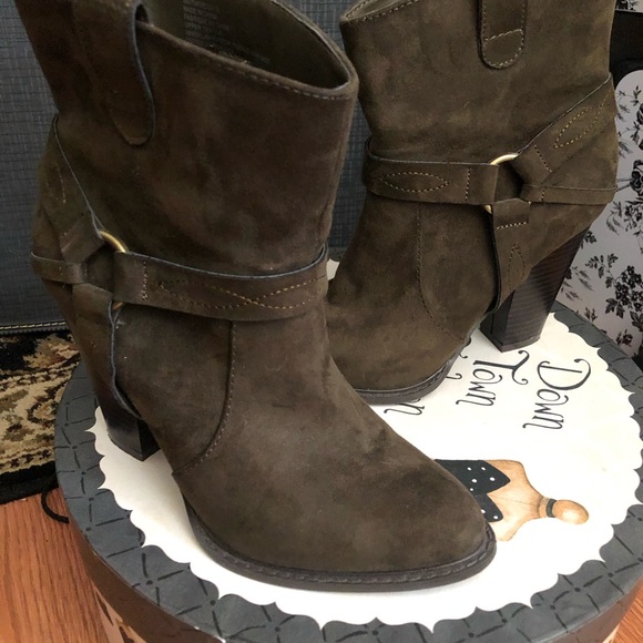 Olive JustFab Western Raney Bootie - Picture 2 of 8